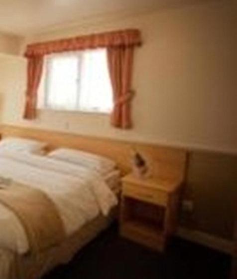 Moreton Park Hotel Chirk Exterior foto