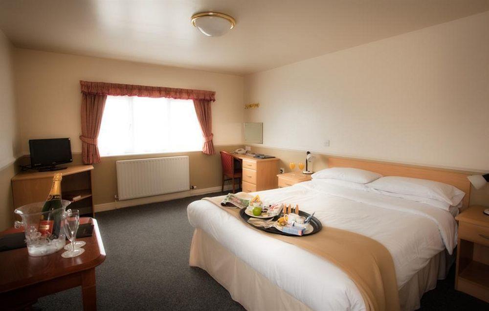 Moreton Park Hotel Chirk Exterior foto