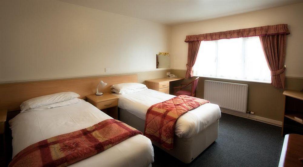 Moreton Park Hotel Chirk Exterior foto